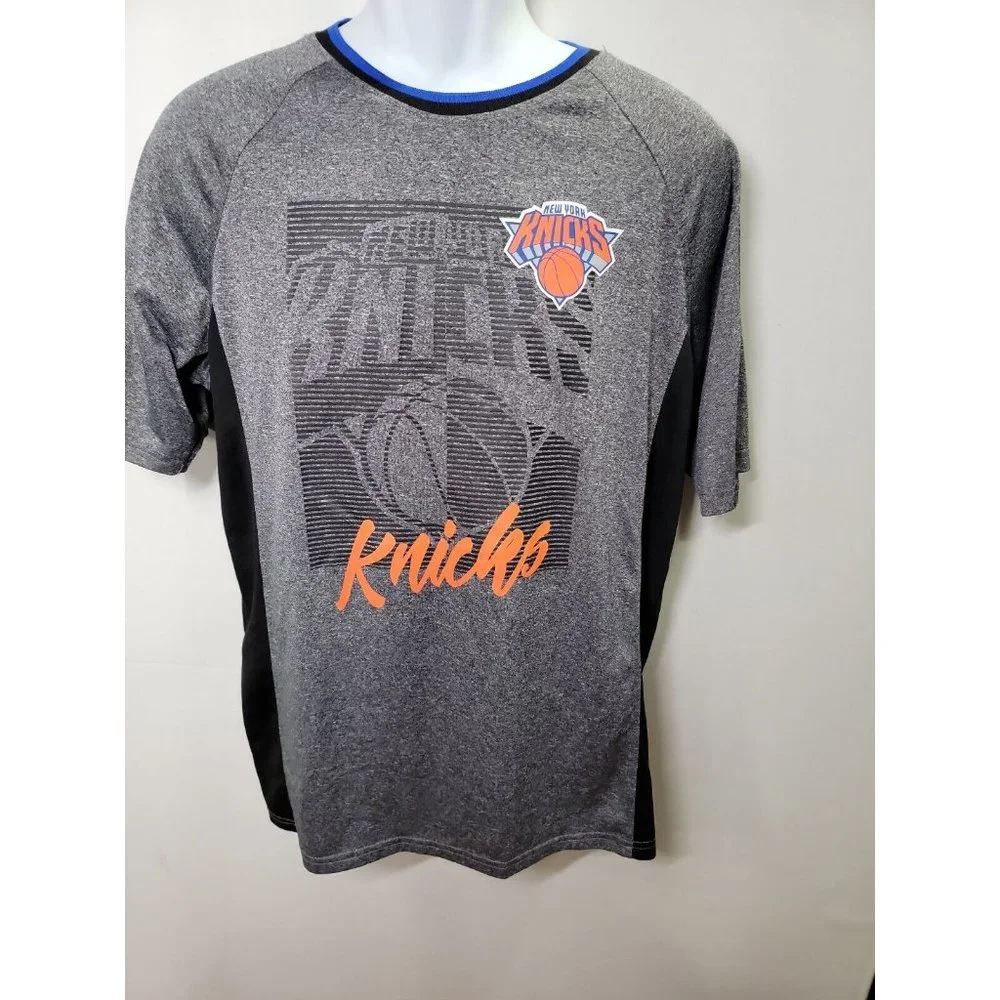 Lot of 5 Assorted Men Shirts ( 4 t-shirts, 1 sweater ) Size M (medium) - Picture 5 of 9